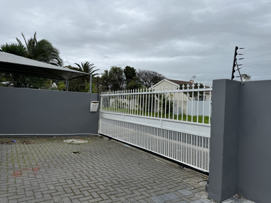 5 Bedroom Property for Sale in Table View Western Cape